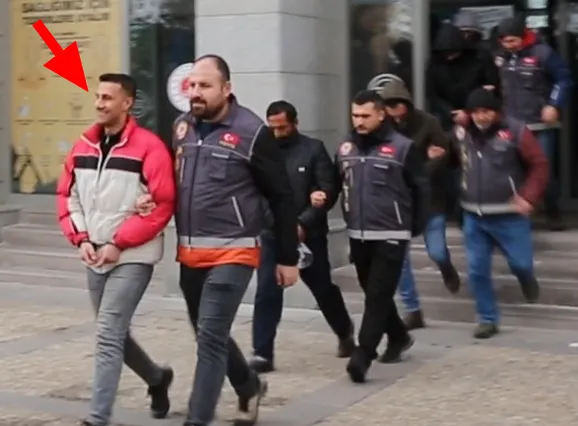 Erzurum Adliyesinden Gülerek ayrıldılar,  cezaevine teslim edildiler 