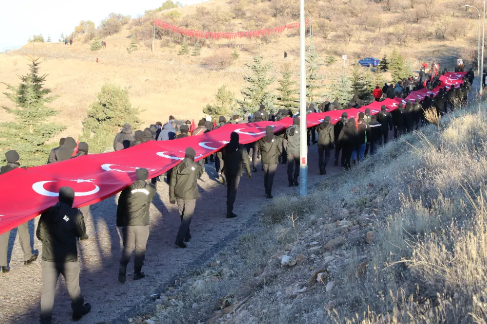 Erzurum halkı Aziziye tabyalarına doğru yürüdü