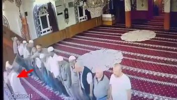 İmam Namazda saldırıya uğradı