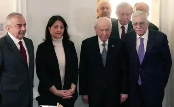 Bahçeli DEM Parti İmralı heyetini kapıda karşıladı.