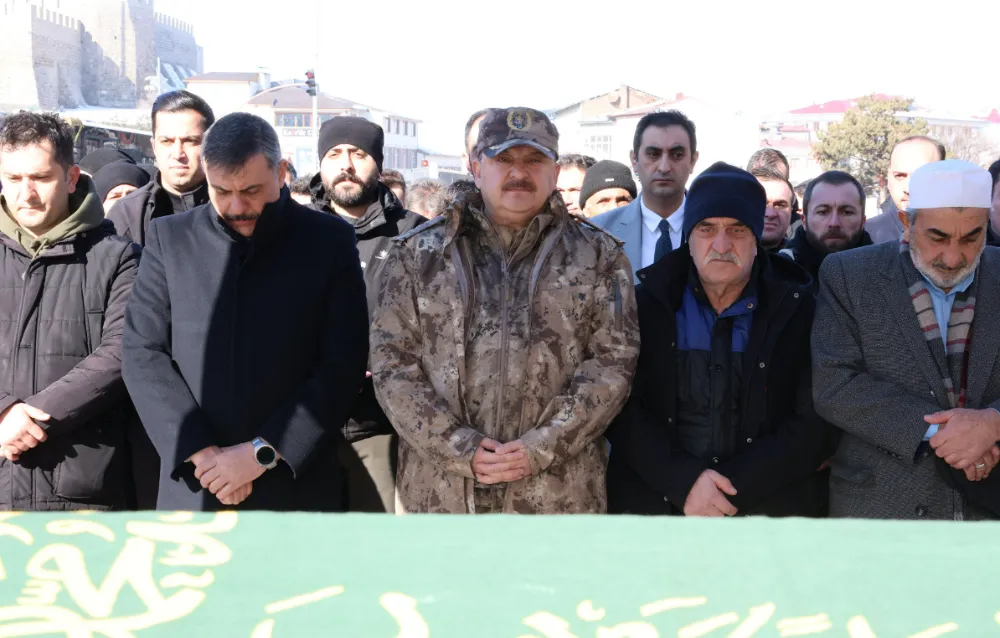 Vali Çiftçi ve Emniyet Müdürü Yırtar Cenaze namazını birlikte kıldılar