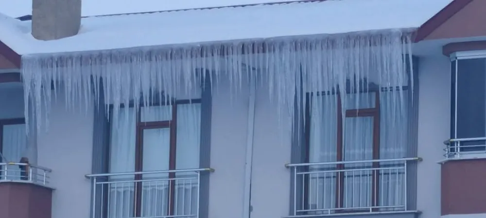 Aziziye Belediyesi buz sarkıtları için düğmeye bastı