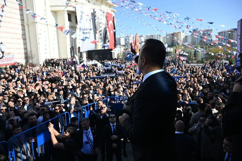 ANAHTAR PARTİ 1. YAŞINI KUTLADI  