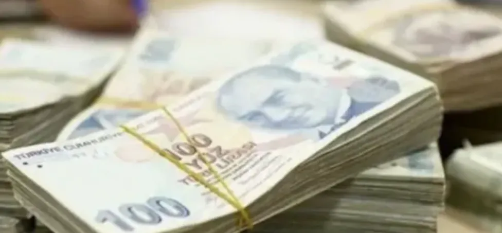 “Seyyanen Zam Yollarda Kayboldu: Emekli Hâlâ Balkonda Yolunu Gözlüyor!”