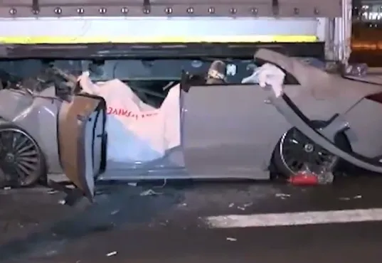 TIR’a Arkadan Çarpan Otomobilde 2 Kişi Hayatını Kaybetti